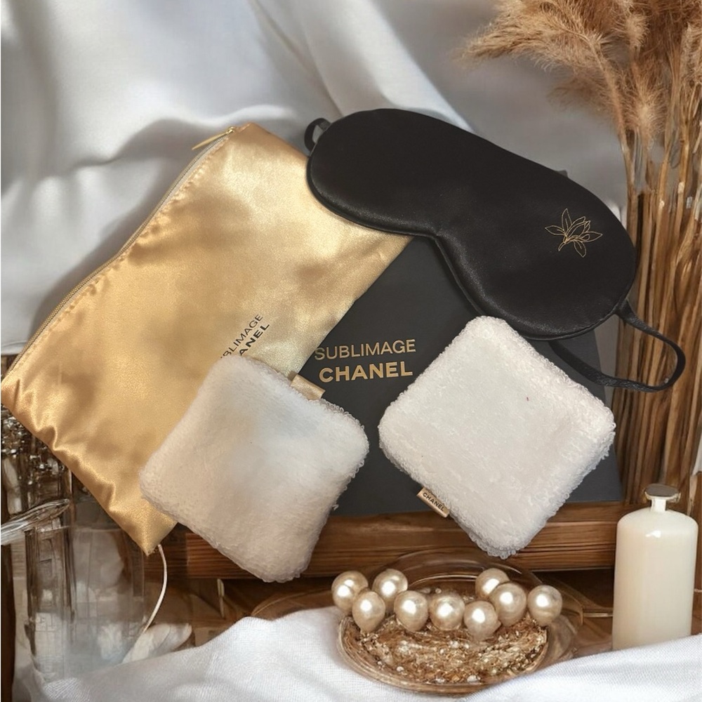 NWOT CHANEL Sublimage Black Eye Mask Set